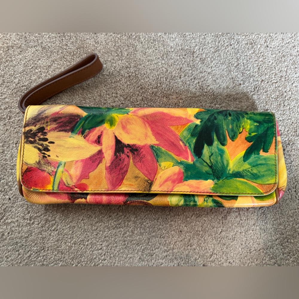 Maurizio Taiuti Leather Floral Clutch. Made in Italy. NWOT.